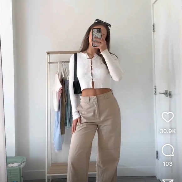 ARDENE x FERNANDA collab cropped long sleeve - Picture 1 of 3